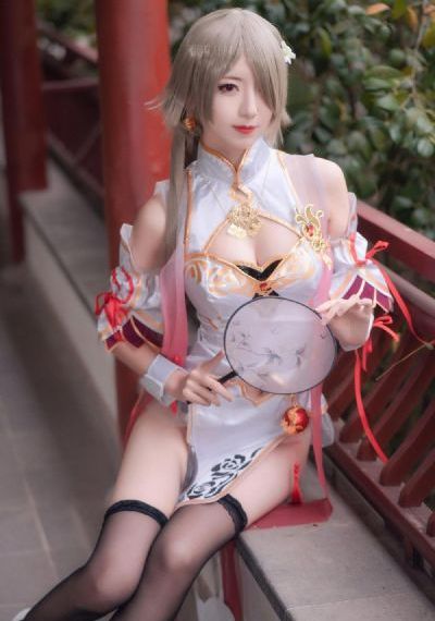 美女脱得一干二净