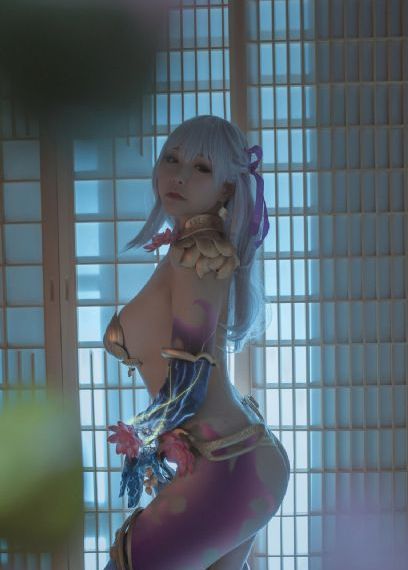 女高中生的腰姿