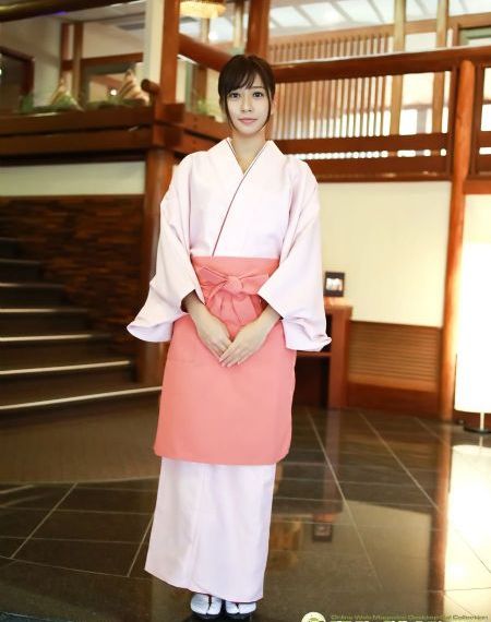 美女扒开尿道