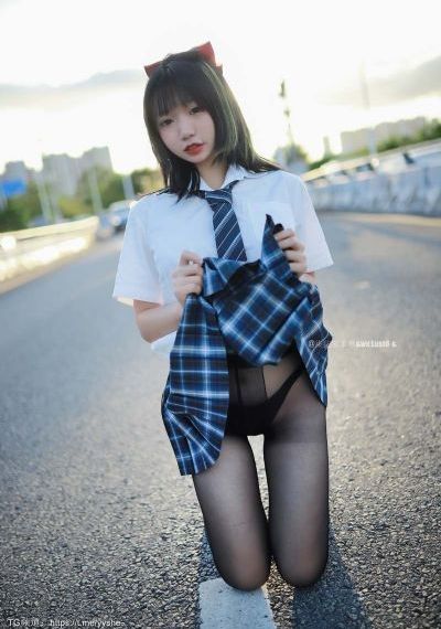 怪物的粗大撞进去了h视频